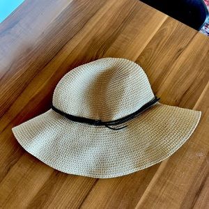 Aritzia Main Character sun hat - S/M